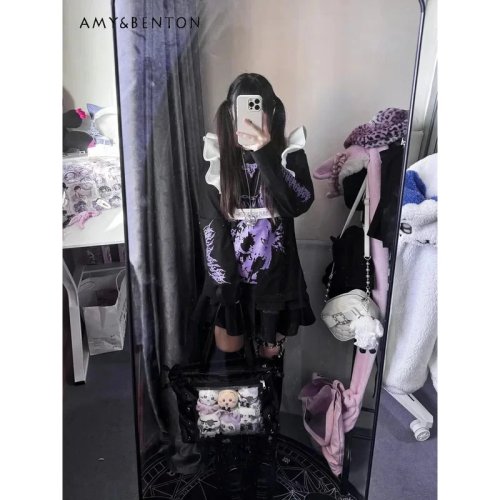 Oversize Langarmshirt im japanischen Gothic‑Stil mit Anime‑Print
