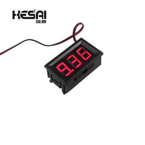 Voltmetro digitale LED rosso 0,56" DC 4,5-30V con alimentazione esterna e protezione inversione polarità