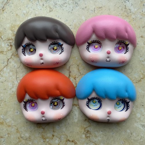 Cabeça de boneca squishy em vinil (rebote lento) — brinquedo para apertar, anti-stress, pendente/porta-chaves