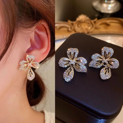 Orecchini fiore in cristallo stile coreano per donna — petali con zircone, lusso, tendenza 2026, idea regalo