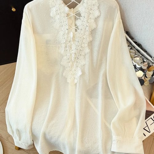 Blusa feminina de manga longa bordada com proteção solar, costas vazadas, leve para início do verão, com gola