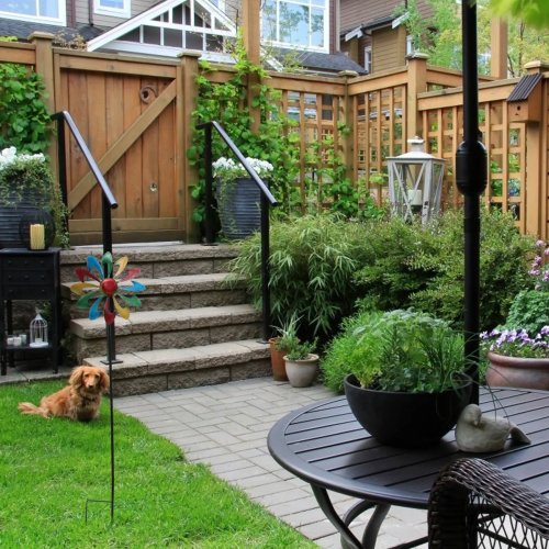 Iron Windmill Garden Stake - Rotating Wind-Powered Lawn Ornament