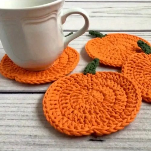 Porta-copos de abóbora em crochet feito à mão — decoração de outono/Thanksgiving, base para chávenas