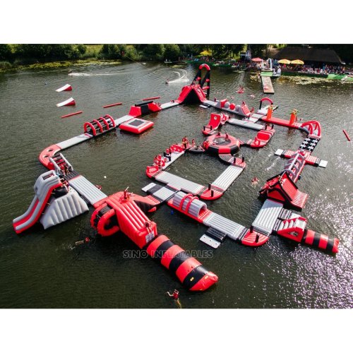 Parc aquatique gonflable géant pour adultes — parcours d'obstacles flottant pour eaux libres (lacs, mer)