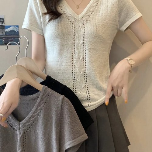 Plus-Size Women’s Hollow-Out Knit V‑Neck Short Sleeve Slimming Summer Top — Korean Style