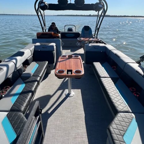 Bateau ponton électrique de luxe en aluminium avec moteur — bateau de pêche à console pour loisirs