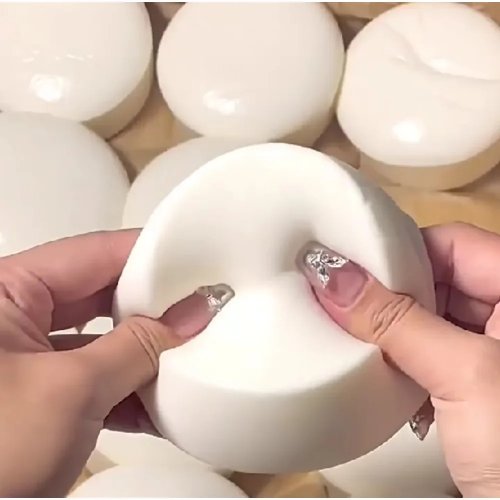 Squishy Taba 'Yogurt Cake' / Pan para Apretar – Suave, Slow Rising, alivio antiestrés sensorial para niños y adultos
