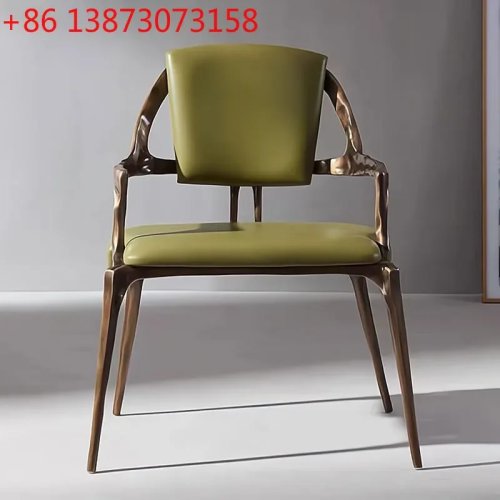 Silla retro de diseño con estructura metálica y reposabrazos en bronce — silla individual para sala/comedor