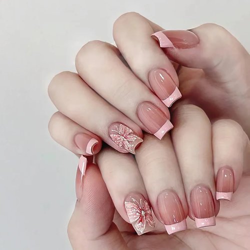 Kuku palsu press-on nude transparan, bentuk kotak meruncing dengan French pink melengkung, motif kupu-kupu transparan dan kristal kecil, buatan tangan, gaya minimalis