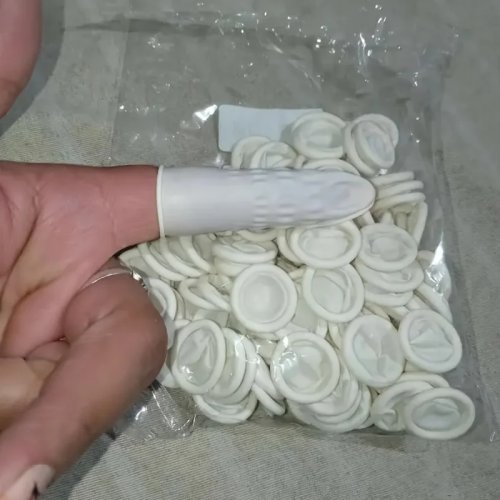 50 قطعة واقٍ إصبع مطاطي للاستعمال مرة واحدة مضاد للانزلاق 2×7 سم، مرن ومقاوم للتآكل ومتوافق مع شاشات اللمس