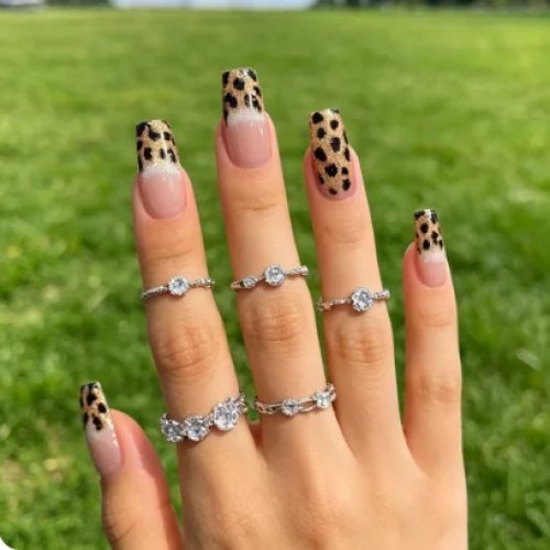 Uñas postizas press-on nude/blush ombré con estampado de leopardo, línea metálica dorada/plateada con purpurina, largas cuadradas, estilo Y2K