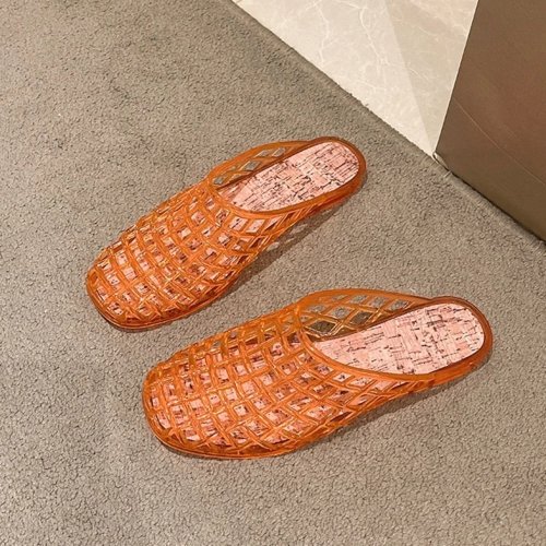 Transparent PVC jelly sandals, round toe flat slip-ons, soft non-slip low sole, DIY charm-ready beach/pool sandals
