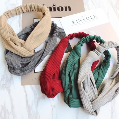 สินค้าใหม่ ฤดูใบไม้ร่วง/หนาว: ที่คาดผ้าถักแบบไขว้พร้อมยางยืด สไตล์มินิมอล เรียบหรู ใช้ได้หลายโอกาส