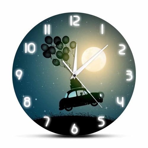 Wandklok retro-auto hangend aan ballonnen, geruisloos sweep‑uurwerk voor kinderkamer, volle maan thema, surrealistische decoratieve klok