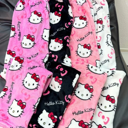 กางเกงนอน Hello Kitty รุ่น 2026 สำหรับผู้หญิง – กางเกงนอนลายอนิเมะ ใส่สบายที่บ้าน เหมาะสำหรับคู่รัก