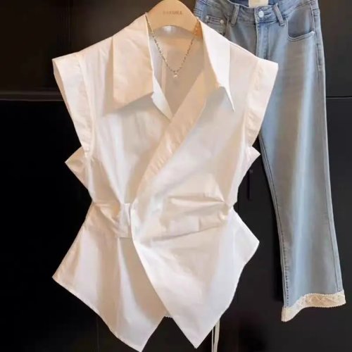 Top feminino estilo coreano 100% algodão, manga curta, decote em V, corte slim com almofadas nos ombros, branco