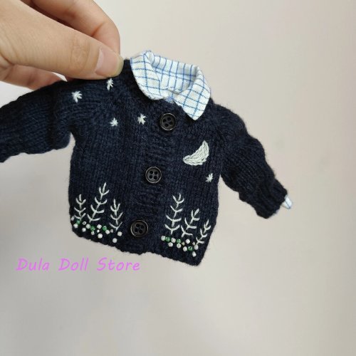 كنزة/سويتر محبوكة يدوياً باللون كحلي مع رسمة لدمى 1/6 Blythe (OB24/OB22/ICY JerryB) - ملابس دمى