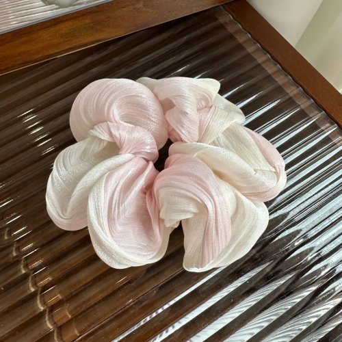 Scrunchie degradado rosa‑blanco con brillo, liga para cabello oversized — accesorio elegante para mujer para uso diario