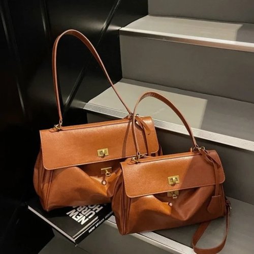 Tas popok retro warna polos ala desainer — tas selempang/tote elegan untuk ibu, finishing bertekstur mewah
