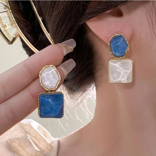 925er Silber Ohrstecker mit quadratischem Anhänger, weiß-blau, koreanischer Style, Wasserwellen-Design – Trend 2026 (für Damen)