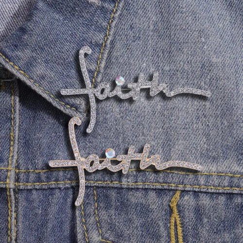 1 st. Broche 'Faith' kruis – Unisex pin voor kleding & tassen (zonder doos)