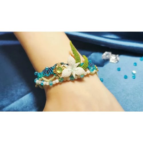 Bracciale Venti annodato a mano con ciondolo, ispirato a personaggio di gioco — regalo da collezione
