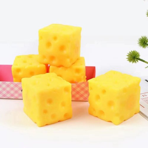 Jouet squishy «fromage» carré — mousse souple, rebond lent, anti-stress / fidget