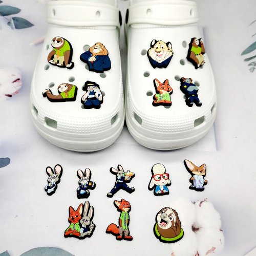 Charm per zoccoli/Crocs in PVC stile cartone, set 1–16 pz — decorazioni carine, regalo ideale per bambini e amici