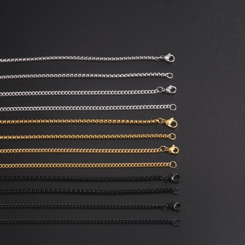 Collana catena box Skyrim 60 cm uomo — acciaio inox placcato nero e oro, stile punk