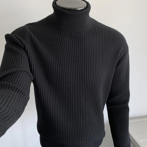 Pull homme col montant en maille, noir à rayures verticales, côtes élastiques, pull d'hiver casual style 'old money'
