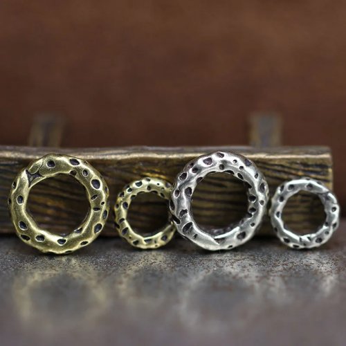 Contas espaçadoras em latão com acabamento picado para pulseiras paracord, pendentes de cordão e acessórios EDC