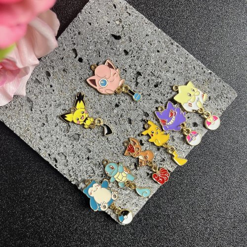 Pack 8 colgantes esmaltados con diseño cartoon en aleación metálica — Kit de accesorios DIY para collares, pendientes y llaveros