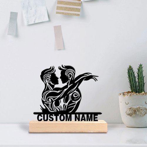 Abstrakte Metall-Statue mit Holzfuß – personalisierbarer Text (Gravur), Eisen/Zinn Tischskulptur, Geschenk für Jungen