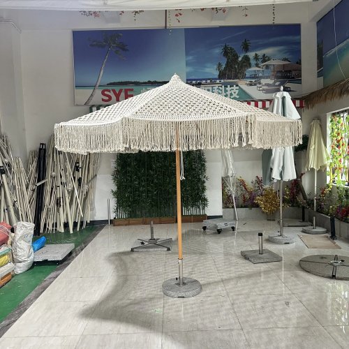 Розкішна пляжна парасолька макраме, в'язана з бахромою — бохо-парасолька для тераси та дому