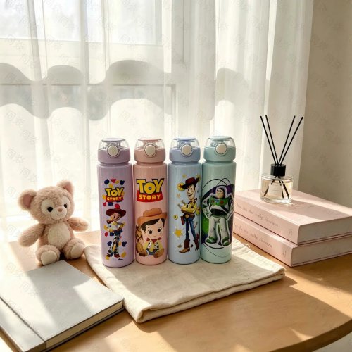 700ml 3Dプリント カートゥーン ウォーターボトル — 立体的なかわいいデザイン、色あせ・キズに強い、漏れ防止、大容量