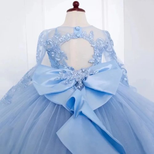 Robe fille d'honneur bleu ciel en tulle avec appliques et sequins, nœud, style princesse — pour mariage, communion ou quinceañera, sur mesure