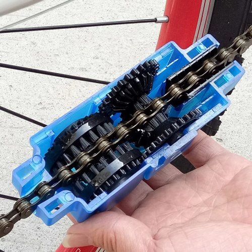 Bộ vệ sinh xích xe đạp di động – bàn chải và cọ rửa cho xe đạp địa hình
