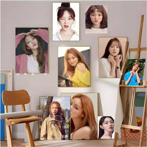 Poster Lee Sung-kyung – Cetak seni modern tanpa bingkai, tahan air untuk dinding kamar mandi, dekorasi & kado selebriti