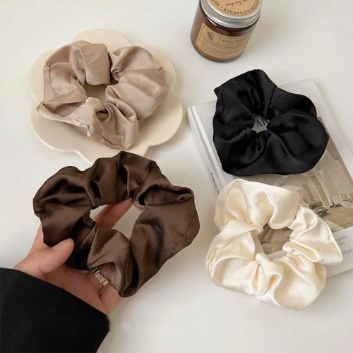 Scrunchie vải satin lớn màu trơn trắng/nâu – chun buộc tóc nữ, phong cách sang trọng