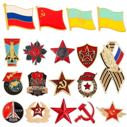 Pin/broche con cinta de la bandera rusa y símbolo de la URSS (estrella roja) — pin patriótico Día de la Victoria, adorno para solapa o mochila