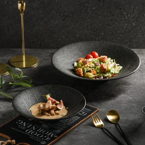 Grande piatto in ceramica nero per pasta/insalata, rotondo, stile europeo retrò con finitura a righe – stoviglie per casa e ristorazione