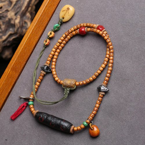 Tibetan-style moon Bodhi seed necklace — Nyingma Rihula bone pendant on collarbone chain, vintage spiritual accessory