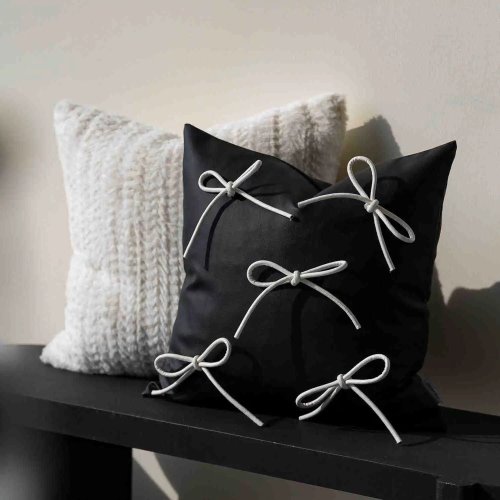 Housse de coussin 45x45 cm – Style moderne et luxe avec nœud, noir et blanc pour canapé