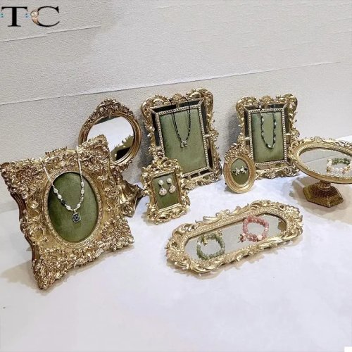 Kệ trưng bày trang sức vàng cổ điển dạng khung ảnh – để dây chuyền, mặt dây, bông tai và nhẫn