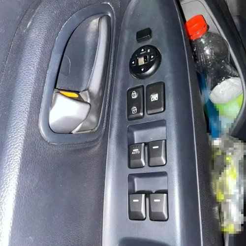 Schakelaar elektrische ruitbediening voorzijde links (master) 93570-1W155 voor Kia Rio 2012-2015