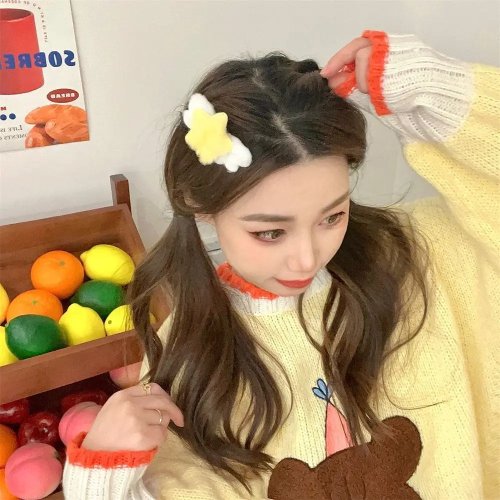 Fermaglio capelli stella in peluche – clip BB morbido e fluffy, accessorio capelli minimal e di tendenza da donna
