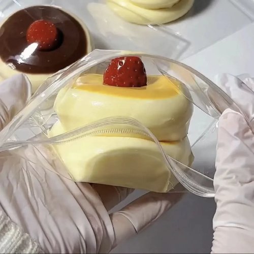 Squishy Taba Soufflé de Fresa y Blueberry – Juguete sensorial antiestrés para niños y adultos, regalo para apretar
