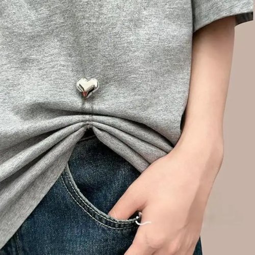 مشابك ملابس مغناطيسية بدون دَبّوس 4 قطع — بروشات مغناطيسية بسلسلة للحجاب، أطراف التي‑شِيرت، الأكمام، الياقات وأطراف البنطال