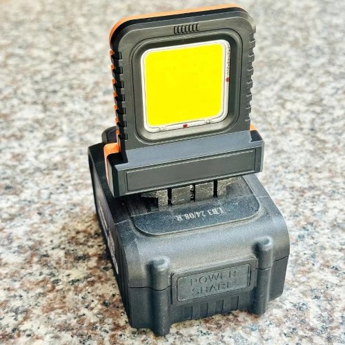Lampada da lavoro LED portatile 21V batteria Li‑ion ricaricabile – Super luminosa, lunga autonomia per lavoro notturno