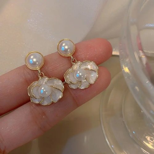 Pendientes colgantes flor y perla estilo coreano con poste de plata 925 para mujer — pendientes de lujo y tendencia